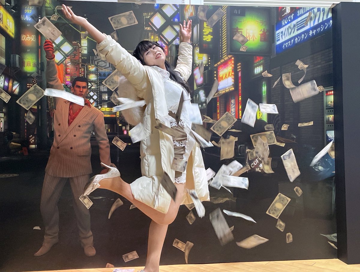 #龍が如く冠婚葬祭展
さすがは天下一の歓楽街神室町🌃✨
ギリギリバブルの時代には生まれておりませんでしたが、こんなにバブリーなお遊びもできます。
あっはっはっはっは💸💸💸楽し〜い🤗💸✨笑笑！！