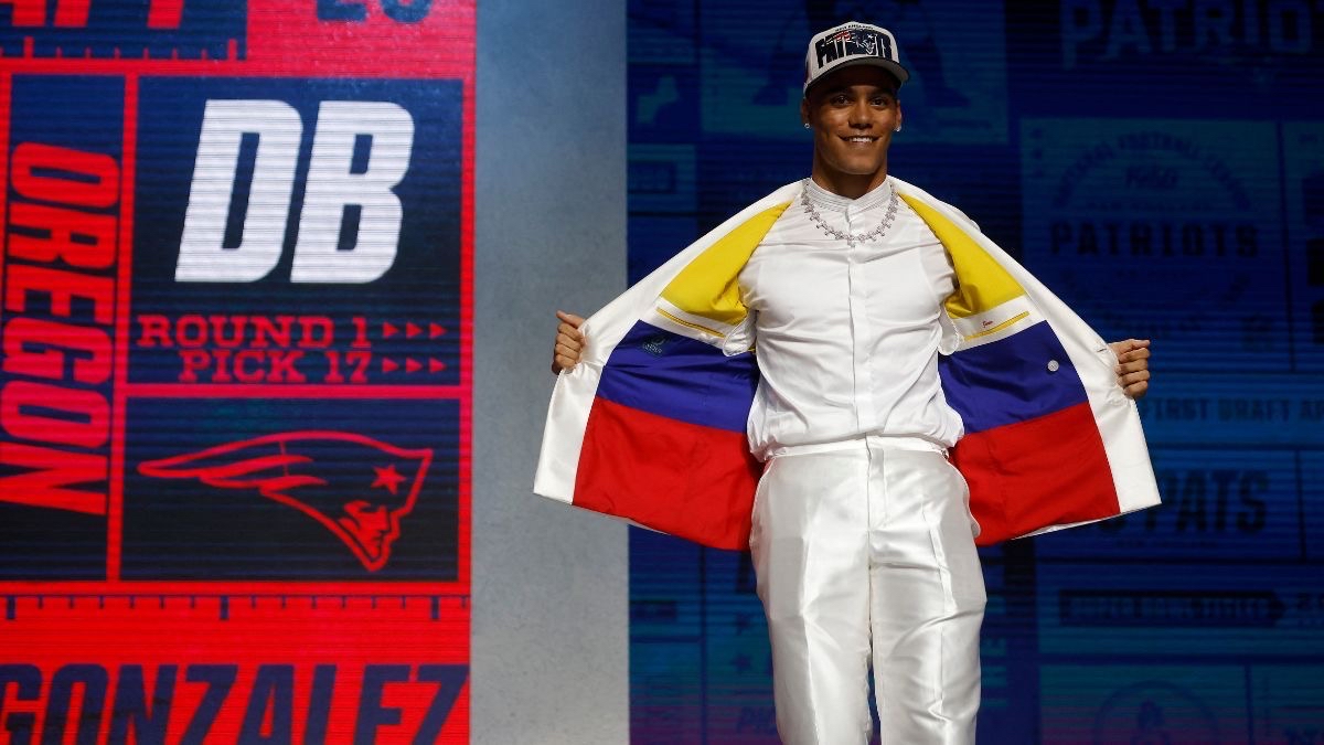 USEmbassyBogota's tweet image. ¡El talento colombo-americano brillará en el escenario más grande del deporte estadounidense! 🇺🇸🏈🇨🇴

Hoy es el Super Bowl LX y el partido entre los Patriots y Seahawks tendrá sabor colombo-americano: Christian González, guiado por su disciplina y talento, se ha consolidado como…
