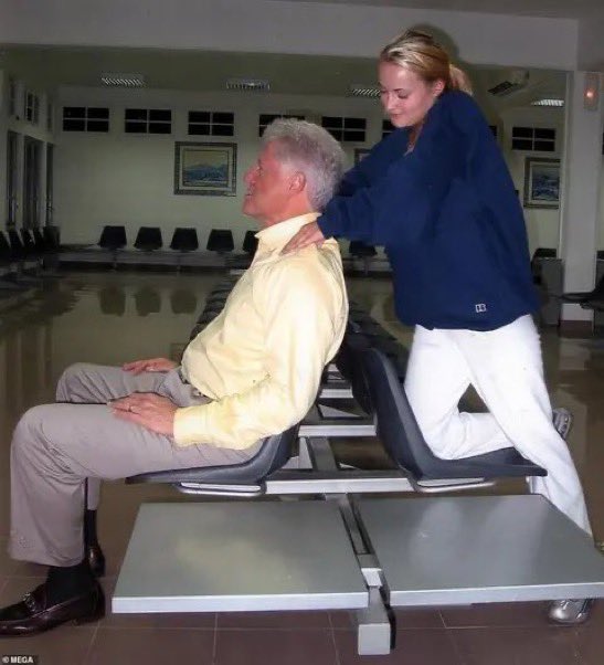 MAVERIC68078049's tweet image. Former President Bill Clinton receives a neck massage from Chauntae Davies, identified as a human-trafficking victim, at the direction of Ghislaine Maxwell during a 2002 “humanitarian” trip to Africa with Jeffrey Epstein.