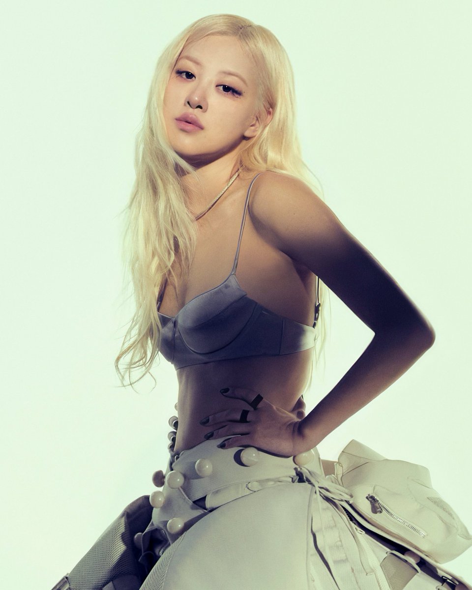 SHE LOOKS SO GOOD