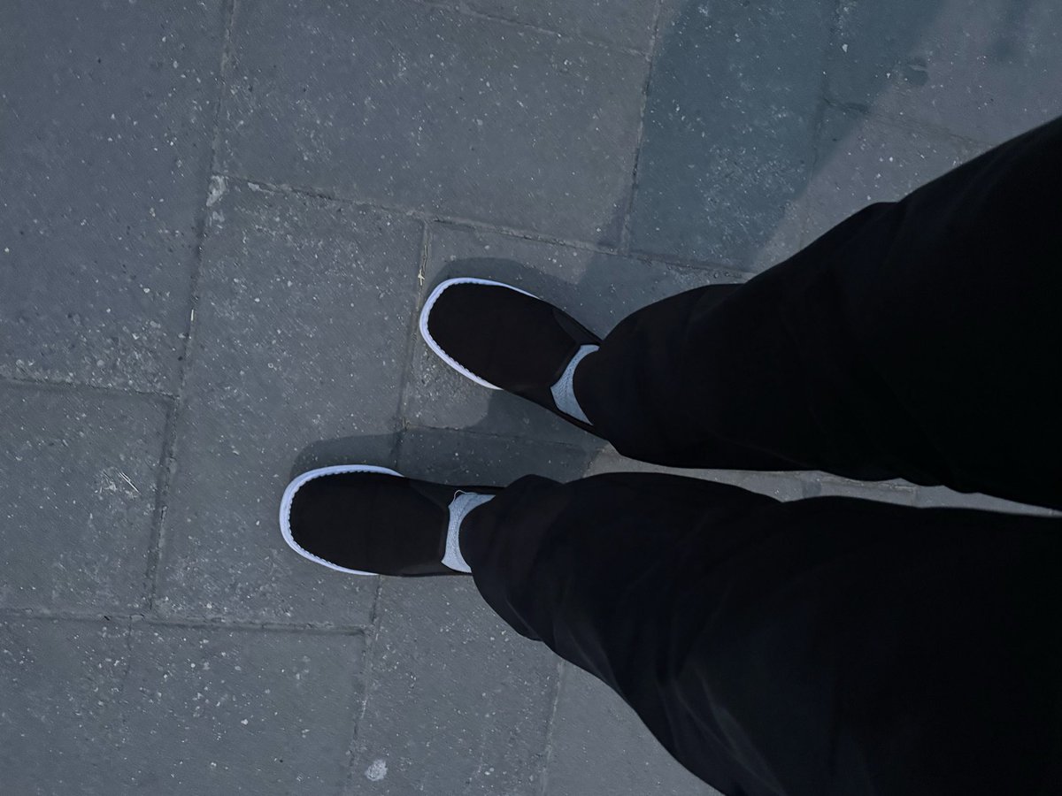 布鞋-S tweet media