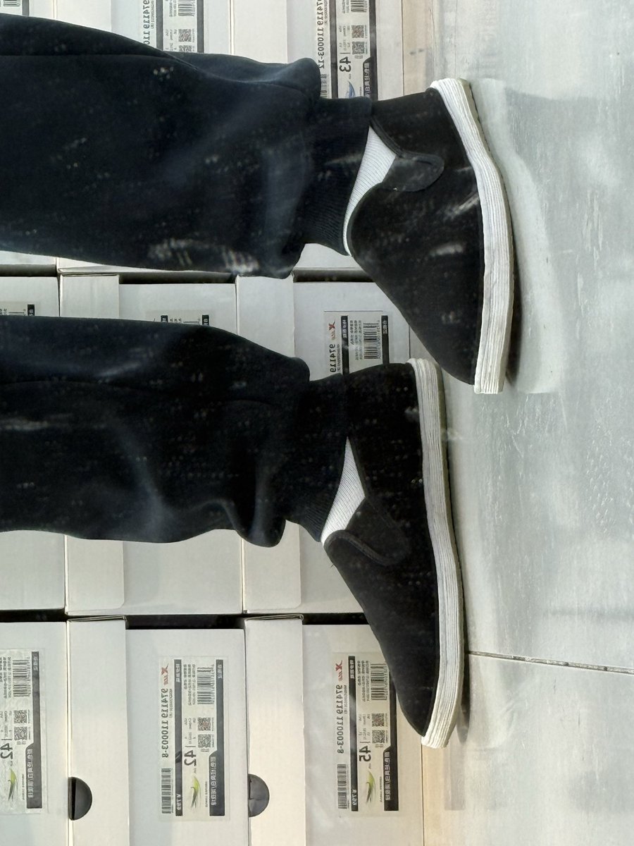 布鞋-S tweet media