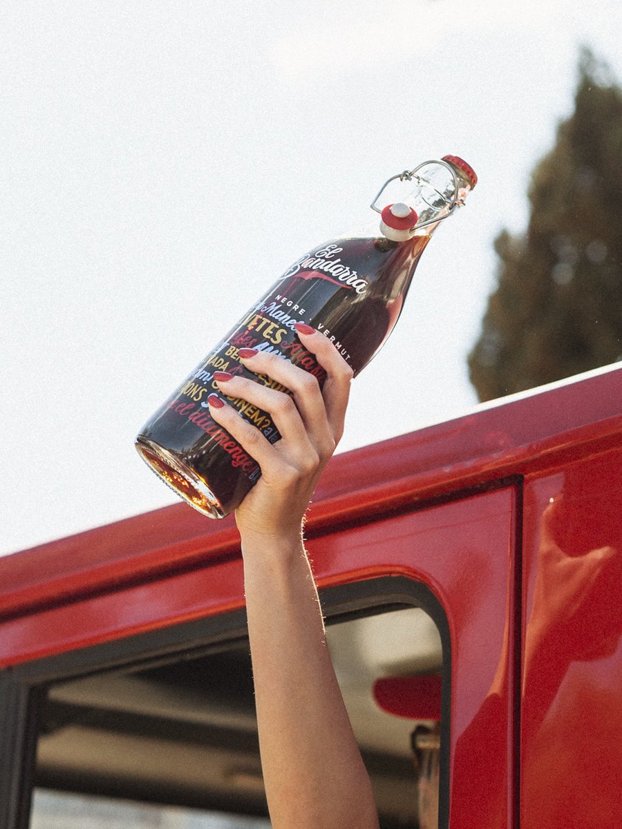 elbandarra's tweet photo. Que levante la mano quien quién hoy no se ha saltado la hora del aperitivo. 🙋🏻 #elbandarra #aperitivo #vermut https://t.co/2eG3nhfksZ