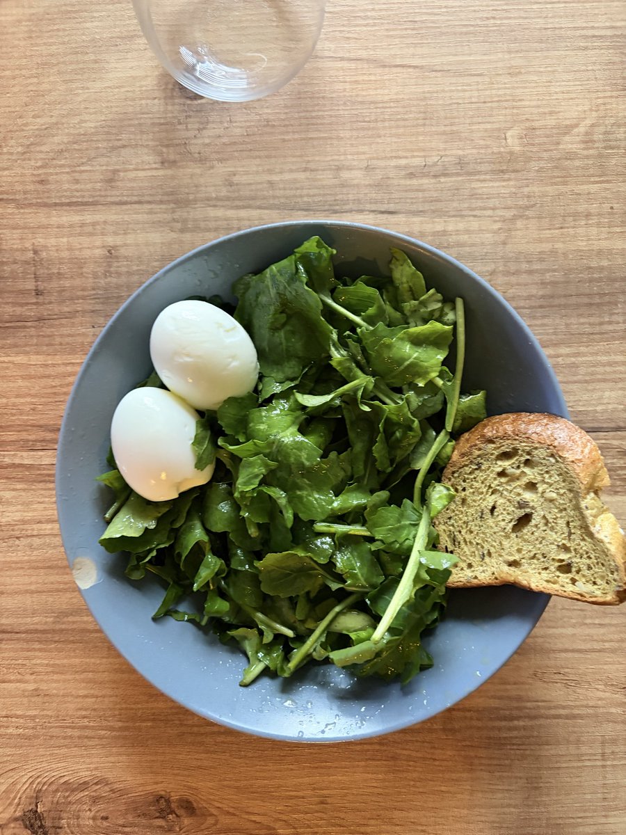 Dün gece bi şişe cin içmemiş gibi sabah yaptığım herkesi gömcem kahvaltısı