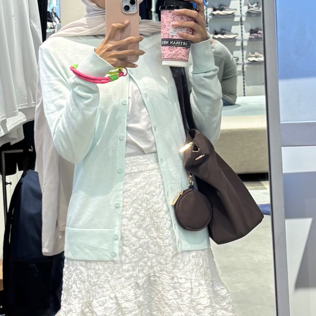 curated & preloved✨ tweet media