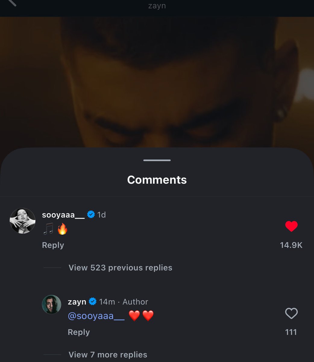 soowhat____'s tweet photo. I really love how unfiltered ZaynSoo sometimes are cause they just popped this questions just like that 😭 I know its just a joke but come ob were all waiting here #delulu #noticing #JISOO #ZAYN #somethingGoingon https://t.co/vlk4qA8Crk