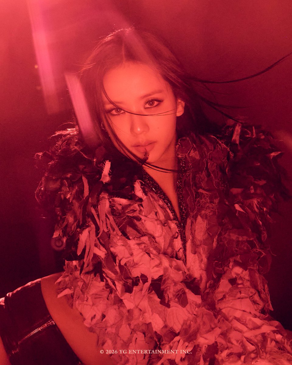 DEADLINE] #JISOO VISUAL POSTER - Red light ver. @BLACKPINK