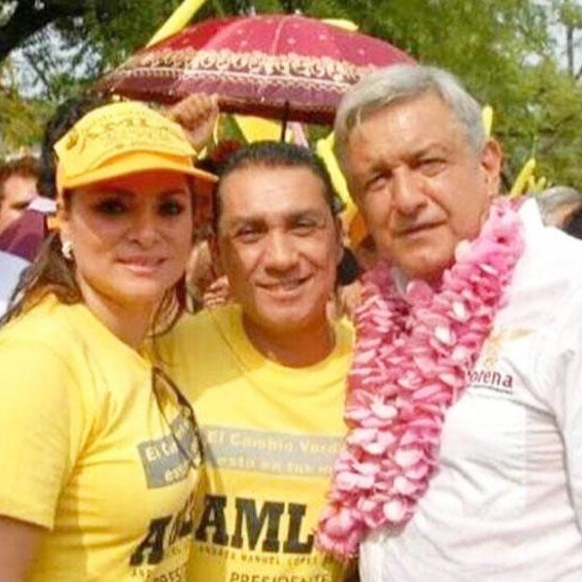 MElenaPerezJaen's tweet photo. Ayer fue @lopezobrador_ quien fue advertido por René Bejarano que José Luis Abarca era un asesino protector de narcos.
Hoy es @Claudiashein quien promovió el voto por Diego Rivera pero dentro de Morena tenía acusaciones de sus nexos con el CJNG.
Ambos sabían, Ambos son cómplices. https://t.co/2Ti4MqUEDo