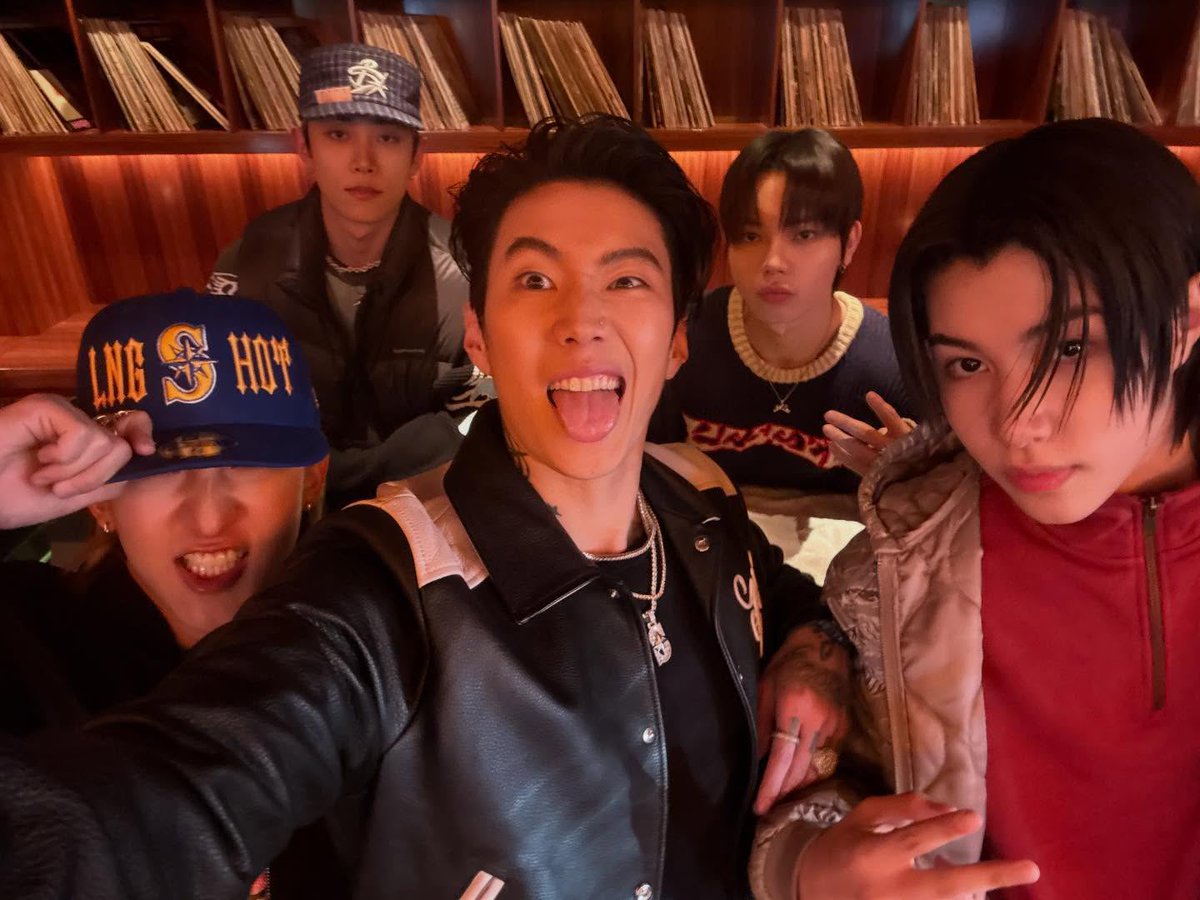 어떤4십살남자 왤키자연스렂게5세대아이돌멤버처럼잇는거냐고