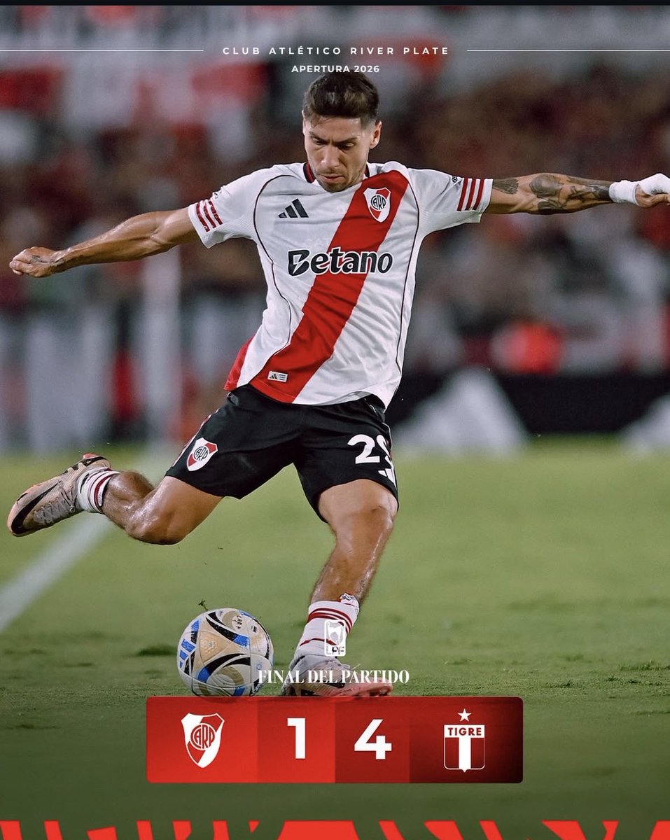 LingottE22's tweet photo. Desastre total por parte de River Plate, error gravísimo en defensa, una delantera pobre de gol y un mediocampo incompleto.
No podemos destacar nada del equipo de Gallardo, el Tigre de Davobe supo como desequilibrar al equipo de Gallardo y usar a su favor los 9. 
Nada para decir. https://t.co/Mz20i8FPTu