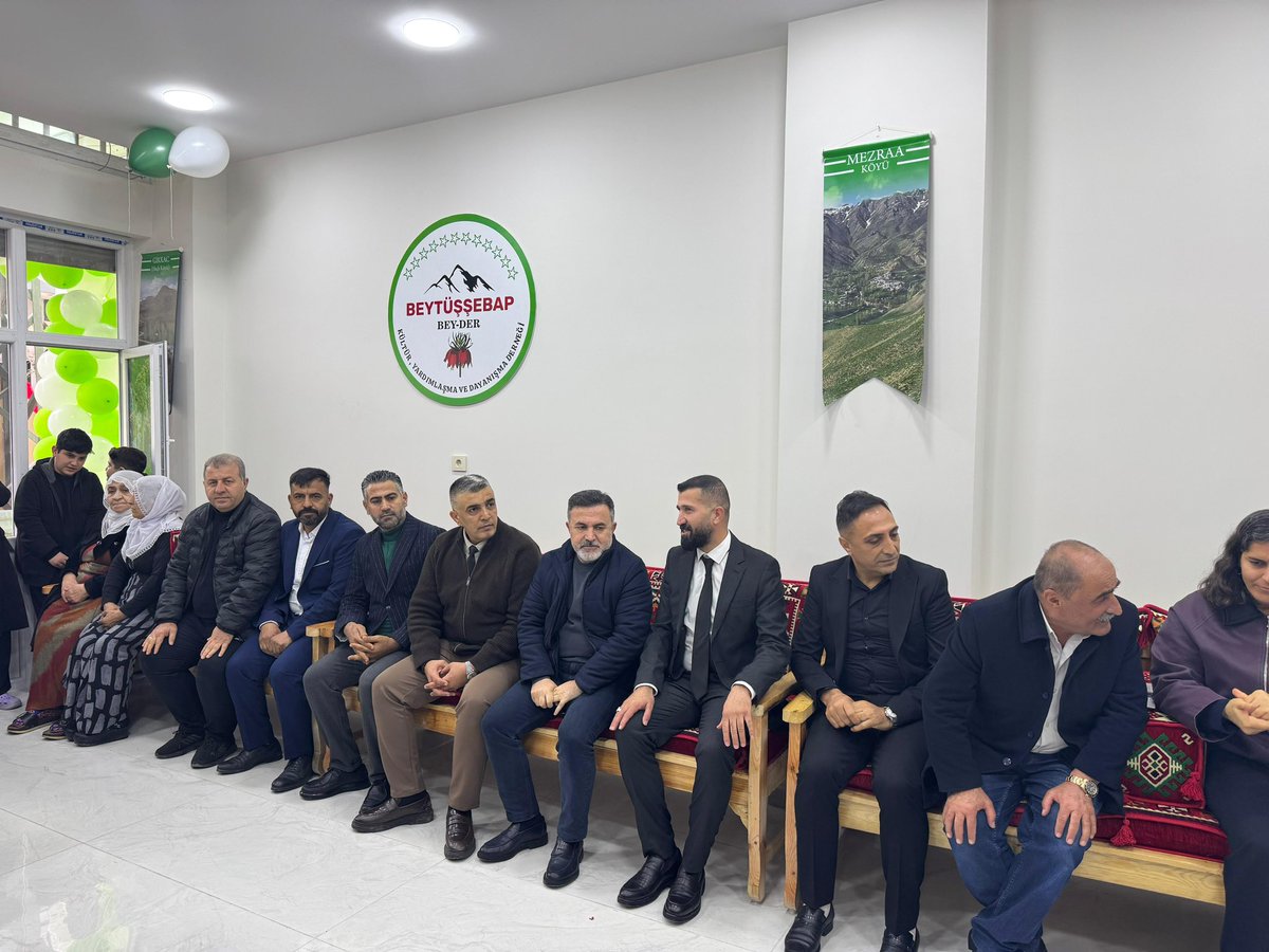 Adana Beytüşşebaplılar Kültür, Yardımlaşma ve Dayanışma Derneği’nin açılışını gerçekleştirdik. 

Dayanışmanın güzel örneklerinden biri olan bu kıymetli çatının, kültürümüzü yaşatma, yardımlaşmayı büyütme ve toplumsal bağlarımızı güçlendirme noktasında önemli hizmetlere vesile