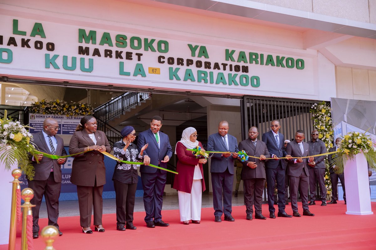 Rais Dkt. Samia Suluhu Hassan ameagiza Menejimenti ya Soko, TAMISEMI, na Jiji la Dar es Salaam kukutana na wafanyabiashara ili kupitia upya tozo na ada za pango, na kuja na mapendekezo yatakayolinda pande zote bila kuwaumiza wafanyabiashara.