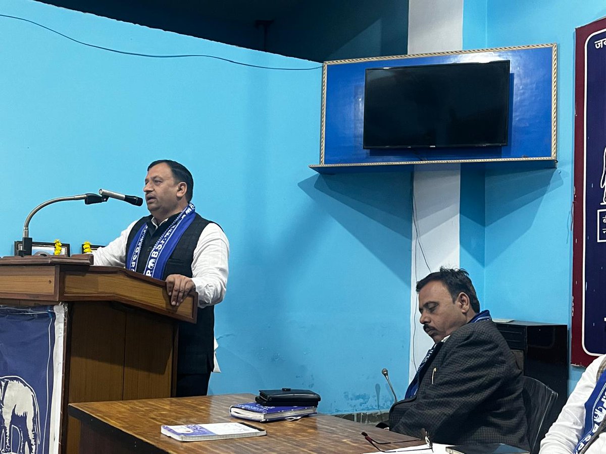Shailendralk's tweet photo. आज दिनांक 08/02/2026 को लखनऊ मण्डल की मण्डल स्तरीय अतिमहत्वपूर्ण बैठक करते हुए। https://t.co/IgxvGPjeP5