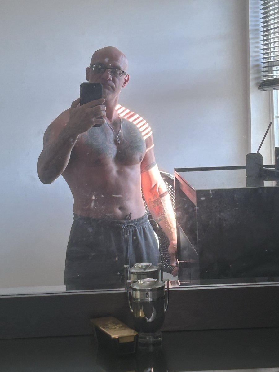 LatinFF78's tweet image. 203 pounds and lean… guess being single pays off with the gym. Hope everyone is having a good day. HMU my telegram armyvet04