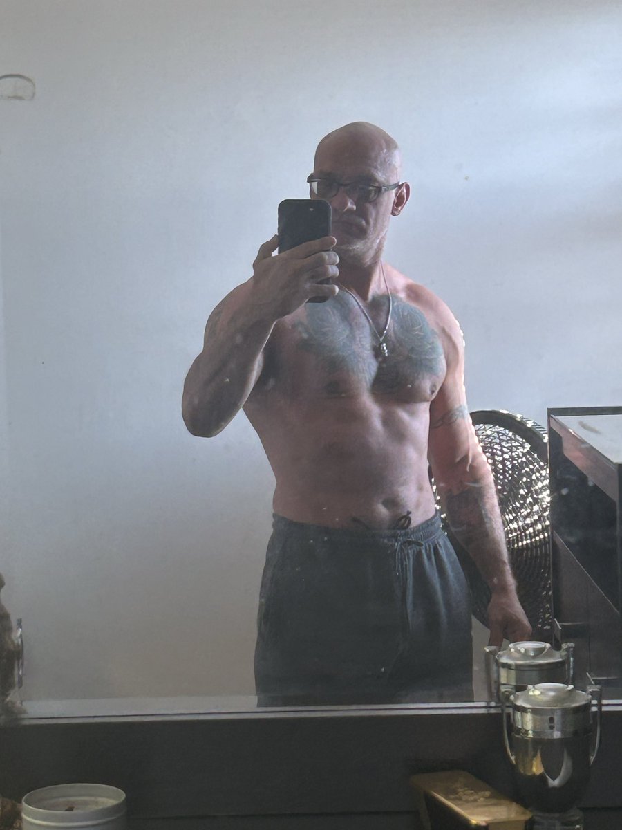 LatinFF78's tweet image. 203 pounds and lean… guess being single pays off with the gym. Hope everyone is having a good day. HMU my telegram armyvet04
