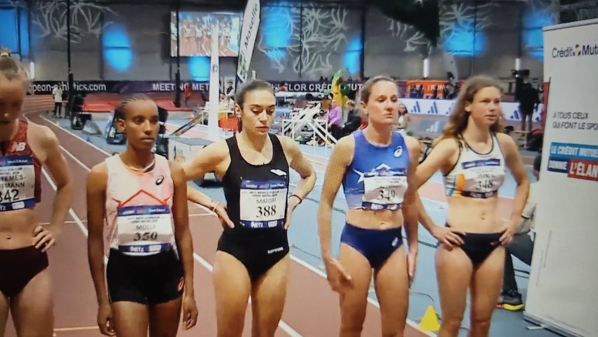 TopatletiekLive's tweet image. Veerle Bakker voor een #3000m in #Metz met 14 atletes