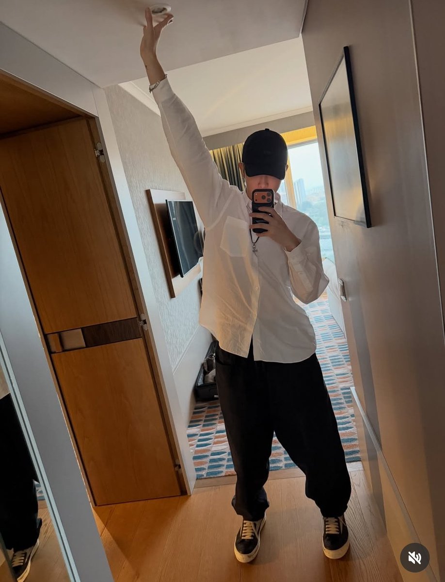 agustdalbit's tweet image. los flacos se matan en el gimnasio y a nosotras nos gustan así altos 1.90 coreanos miembros de bts y que se llame kim namjoon