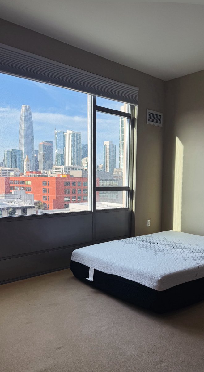 jatinsandilya_'s tweet image. moved to sf with a mattress and a dream 👍