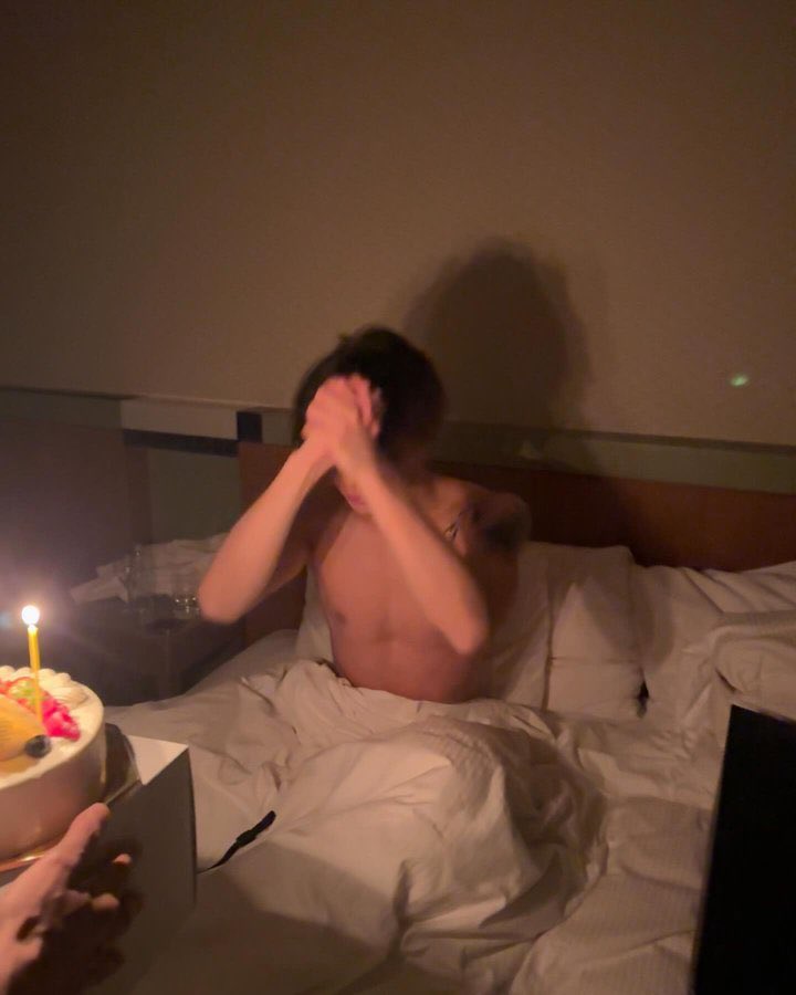 happy birthday to the first neo who will experience life after 30, the very talented and lovely man johnny suh 🤍