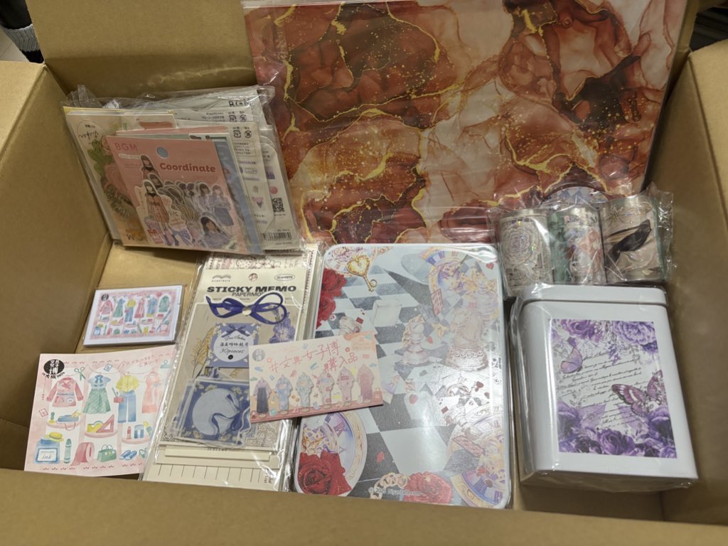 penguin_spl's tweet photo. 年明けの文具女子博オンライン(@bungujoshi )の購入品が届いた！
それぞれ中身は後日ゆっくり見るとして、ワクワクする重さでした😌開けるの楽しみだ☺️
 #文具女子博購入品
 #文具女子博オンライン https://t.co/7y7JToJUYw