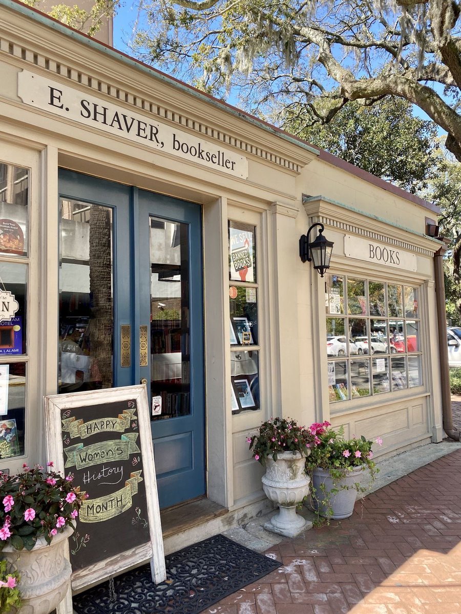 ohnosheknows's tweet photo. bookstores and coffee kinda day https://t.co/g9uqus0vt4