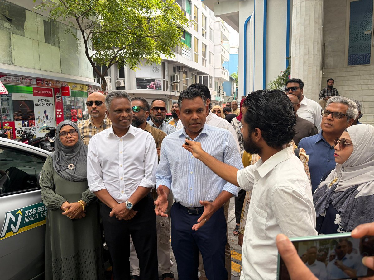 ކުރިއަށް އޮތް ލޯކަލް ކައުންސިލް އިންތިޚާބުގައި <a href="/MDPSecretariat/">MDP Secretariat</a> ގެ ފަރާތުން މާލެ ސިޓީގެ މޭޔަރ ކަމަށް ވާދަކުރައްވާ ކެންޑިޑޭޓް މޭޔަރ އާދަމް އާޒިމް އާއި މާލެސިޓީގެ އ.ތ.މ ކޮމެޓީގެ ރައީސާކަމަށް ވާދަކުރައްވާ ކެންޑިޑޭޓް އައިޝަތު  
ރީޝާ އާއި މާފަންނު ދެކުނު ދާއިރާގެ ކައުންސިލްއަށް ވާދަ