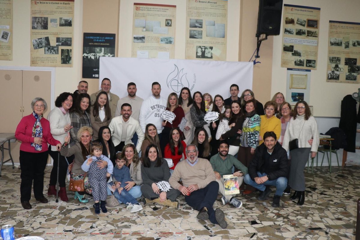 El alumnado nacido en 1990 y 1991 volvió ayer a su cole para reencontrarse con sus compañeros y profesores con los que compartieron 13 años de su vida, convirtiéndose en FAMILIA.
¡Un día muy especial que recordar! 

#YoSoySagradoCorazón
#SaberMásParaServirMejor
#CuidarEsAmar
