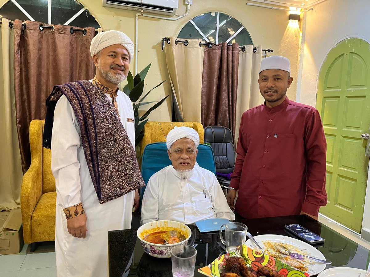ulamakpasperak's tweet photo. Alhamdulillah Lajnah Kebajikan &amp; Kerukunan Sosial Dewan Ulamak PAS Perak yang diwakili oleh Harian Dewan telah mengadakan ziarah ke atas Tuan Guru Haji Sidek Noor di pondok beliau, Ikuti lagi di https://t.co/Hg6LPmtJ9d

#KembalikepadapenyelesaianIslam https://t.co/P5WfNtsaTN