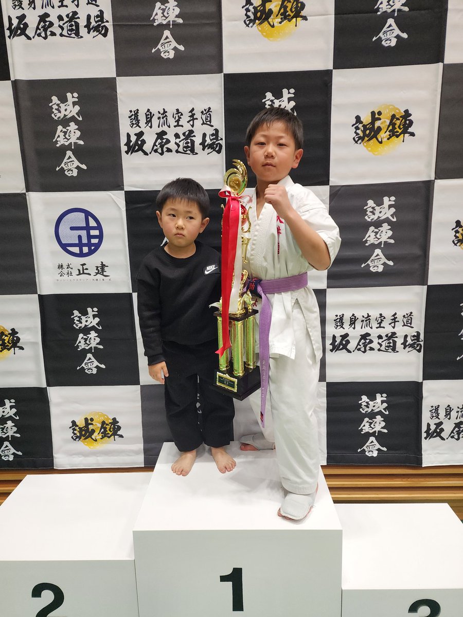 JKinchan's tweet photo. 誠練杯3年軽量優勝🏆
胴廻しが決まったり
上段が決まったり
練習してきた前蹴りが決まったり
色々と試せた試合！！
この勢いで残りの全国頑張っていこう！ https://t.co/S2PSjSqaQe
