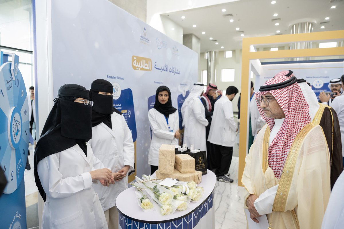 وشهد المنتدى توقيع عدد من مذكرات التفاهم بين الجامعة وجهات تعليمية وصحية، إلى جانب تكريم الرعاة والمشاركين، فيما تجول رئيس الجامعة في المعرض المصاحب الذي استعرض قصص نجاح الجهات المشاركة وشركاء النجاح.