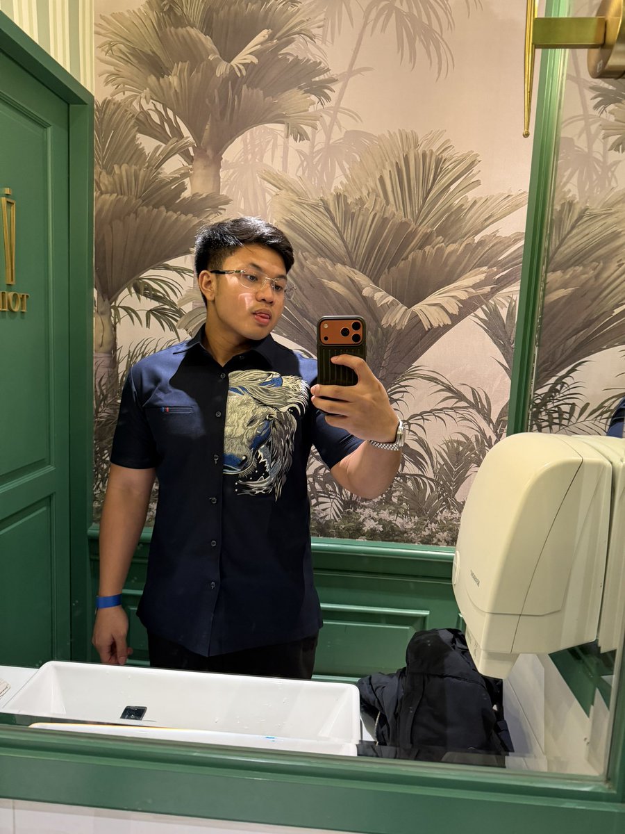 mownohoes's tweet photo. vegeta gakpernah tau dirinya bisa berubah jd super saiyan until dia ngeliat goku jadi super saiyan

ganti kata saiyan sama streamer

gati kata vegeta sama bigmo junior 1.0 2.0 dan seterusnya

dan ganti kata goku jadi …

setel dulu dah musiknya. https://t.co/Hwty4hU857