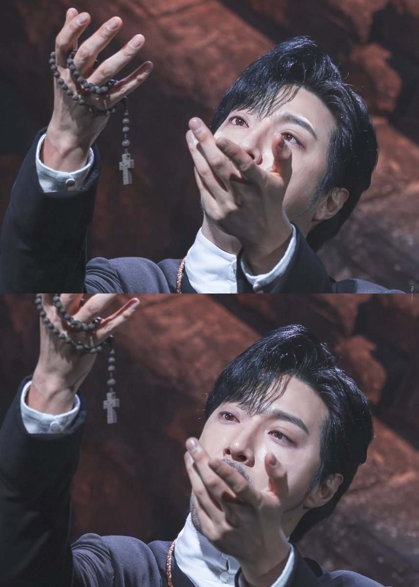 SikkBBang_mu's tweet photo. 아.. 어머니를 향해 손을 뻗다가 아버지께 바친 삶의 흔적을 발견하고 정신차리는 별나르가 좋다.. 하지만 이미 걷잡을 수 없이 커진 어머니에 대한 갈망을 숨길 수 없다는 점이 좋음.. https://t.co/kgmhXHuaWH