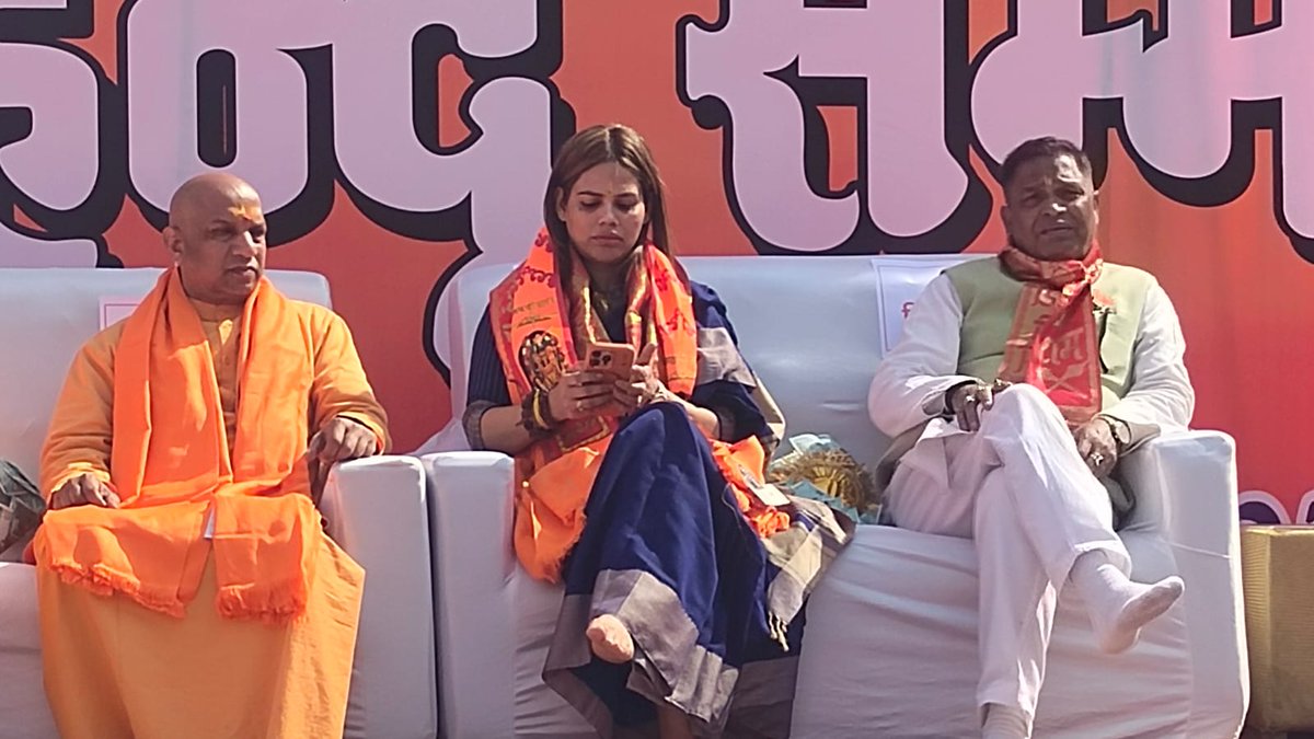 VijayShekhar9's tweet photo. रानी बाग में सनातन के एक कार्यक्रम में मेरी छोटी बहन एवं सनातन शेरनी नाजिया इलाही के साथ मंच साझा करने का सौभाग्य प्राप्त हुआ
#SanatanaDharma #naziailahikhan #vijayshekhargupta https://t.co/WKfZiEWU2J