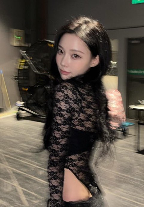 ร่างพี่สาวผมยาววัย 25 ปีมันแน่นอนมากนะ ช่วงบนพี่ให้เลย สิบเต็มสิบ 👍🏻🖤