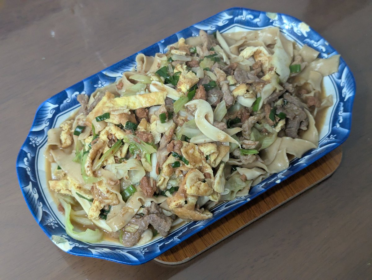 BronsenDi's tweet photo. 第一次用肉醬罐頭炒麵
好方便~調味方面又多了一層味道✨ https://t.co/MIZkZA7reS