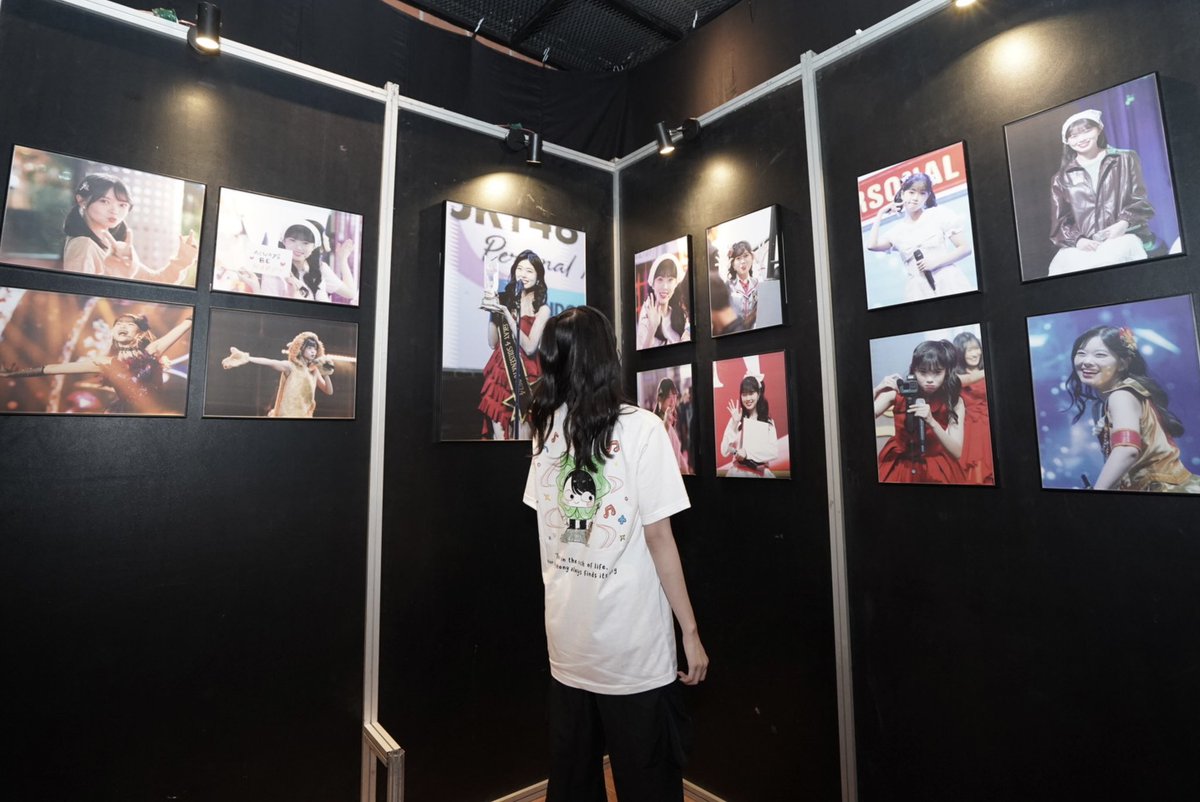 A_FionyJKT48's tweet image. Terima kasih banyak untuk perayaan ulang tahunku yang ke-24! 🎂✨
Senang sekali hari ini dikelilingi banyak orang baik 🥹
Terima kasih untuk show theater, birthday 2-shot, dan juga project ulang tahun yang sangat menggemaskan 🤏🏻💛

Hari ini hatiku benar-benar merasa hangat karena…