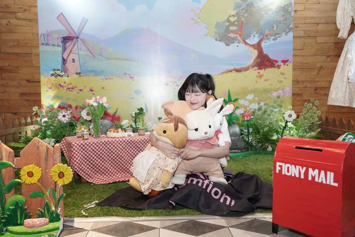 A_FionyJKT48's tweet image. Terima kasih banyak untuk perayaan ulang tahunku yang ke-24! 🎂✨
Senang sekali hari ini dikelilingi banyak orang baik 🥹
Terima kasih untuk show theater, birthday 2-shot, dan juga project ulang tahun yang sangat menggemaskan 🤏🏻💛

Hari ini hatiku benar-benar merasa hangat karena…