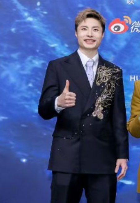 This looks even better than the one Yuqi wears for WTF gala dinner