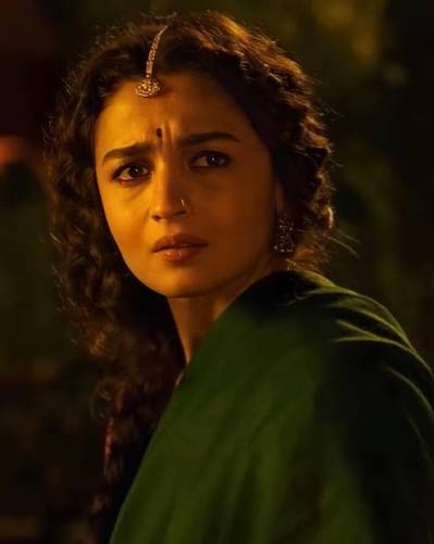 AlwaysBollywood's tweet photo. #AliaBhatt 's #Chamunda is shelved as of now.🔔 https://t.co/f0gfB5BCpl