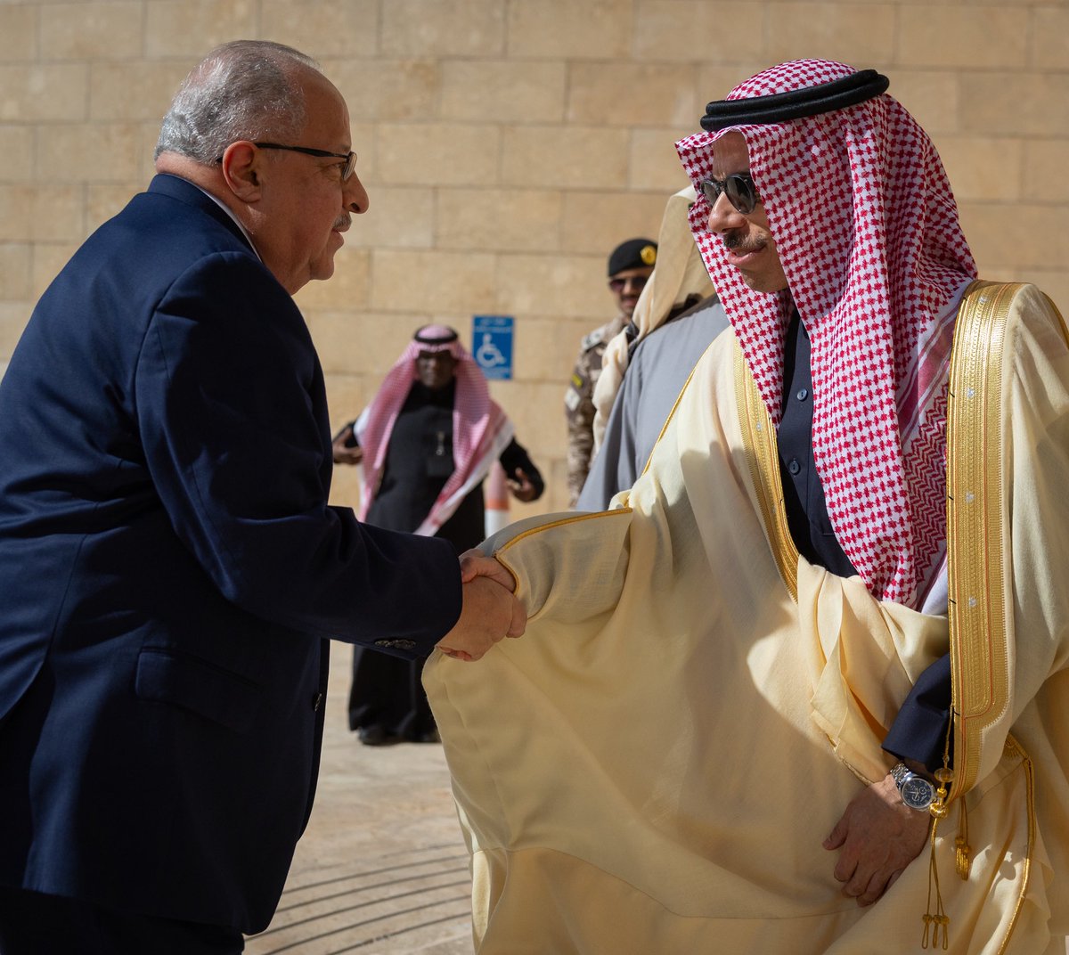 #Riyadh | Le Ministre des Affaires Étrangères, Son Altesse le Prince <a href="/FaisalbinFarhan/">فيصل بن فرحان</a>, a reçu Son Excellence M. Carlos Ramiro Martínez, Ministre des Affaires Étrangères de la République du #Guatemala.🇸🇦🇬🇹