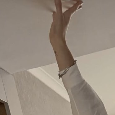 It seems that #RM got a tattoo on the wrist 🔥