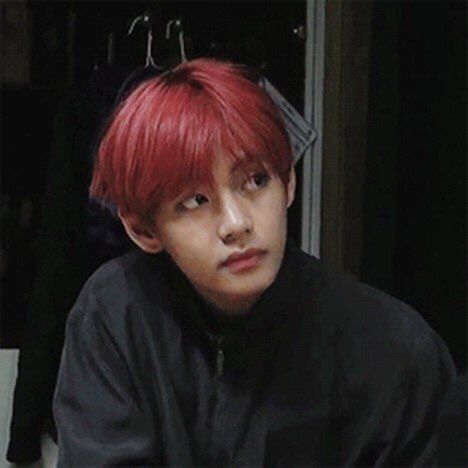 Vantaellect's tweet photo. Taehyung had started dying hair red back in 2016. Since then, he has had red hair multiple times. Also, taehyung is known for loving red color and it suits him. Don't be a hater, loser btch. https://t.co/Km5SXsUiuj