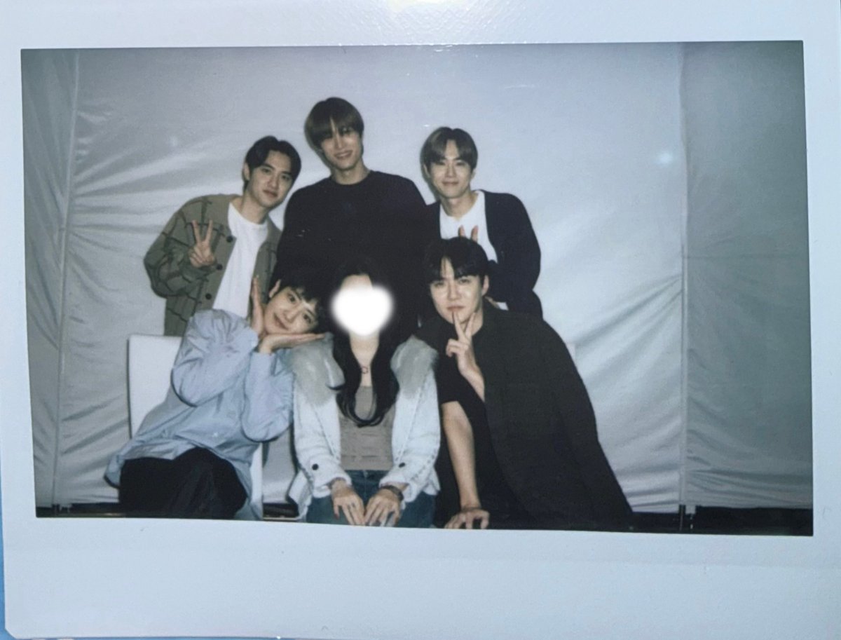 milkteus's tweet image. more 5:1 polaroids with exo at today’s fansign!