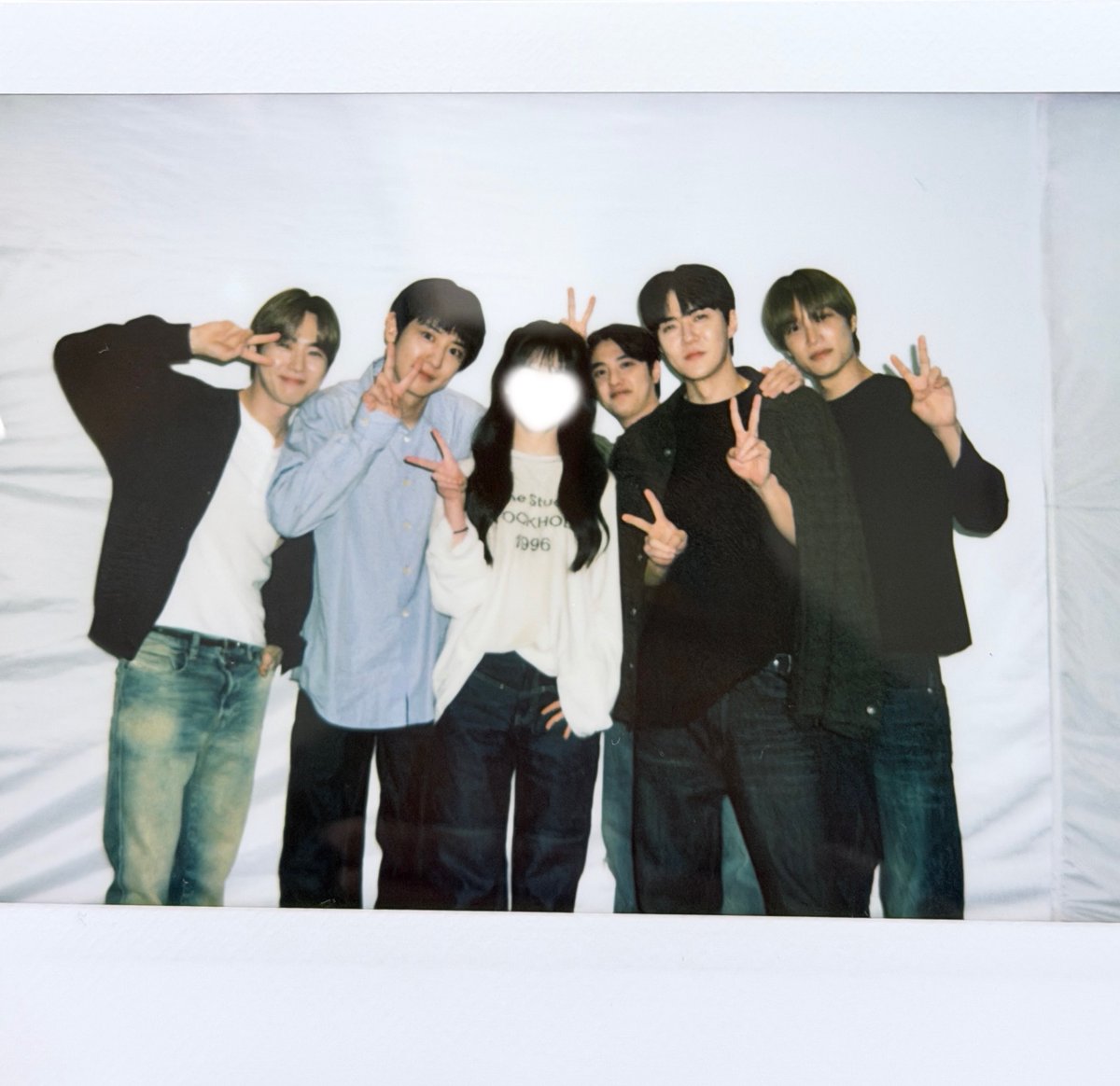 milkteus's tweet image. more 5:1 polaroids with exo at today’s fansign!