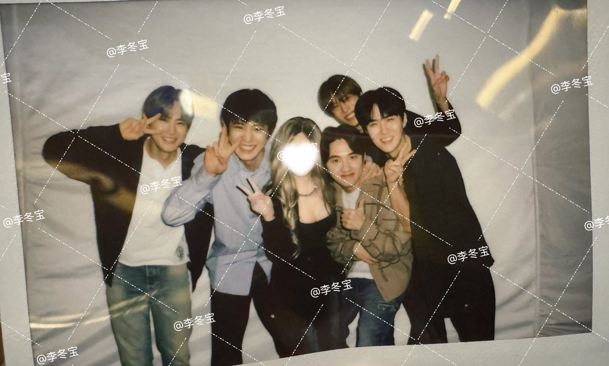 milkteus's tweet image. more 5:1 polaroids with exo at today’s fansign!