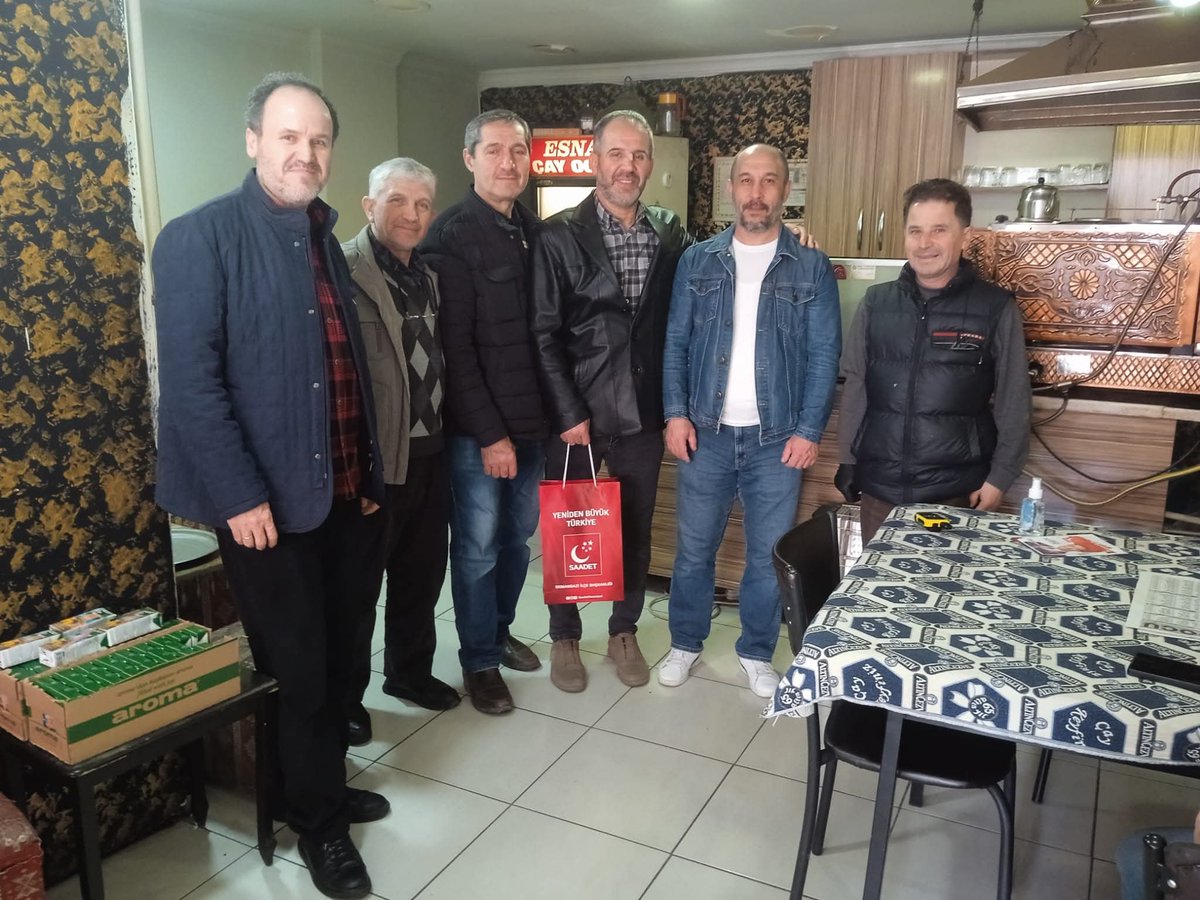 SPOsmangazi's tweet photo. 📍 Esnaf Ziyaretleri 

İlçe Başkan Yardımcımız İbrahim Güleç mahalle yönetimi ile birlikte Yeşilova Mahallesi kıraathane esnaflarımızı ve vatandaşlarımızı ziyaret ederek talep ve önerilerini dinledi. Tüm esnaflarımıza bereketli kazançlar diliyoruz. https://t.co/RmCfUzdCSL