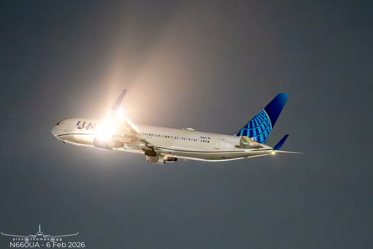 picsthomasgg's tweet image. Up, up and away for @united's #B767 N660UA on Friday night's UA925 to Washington IAD
