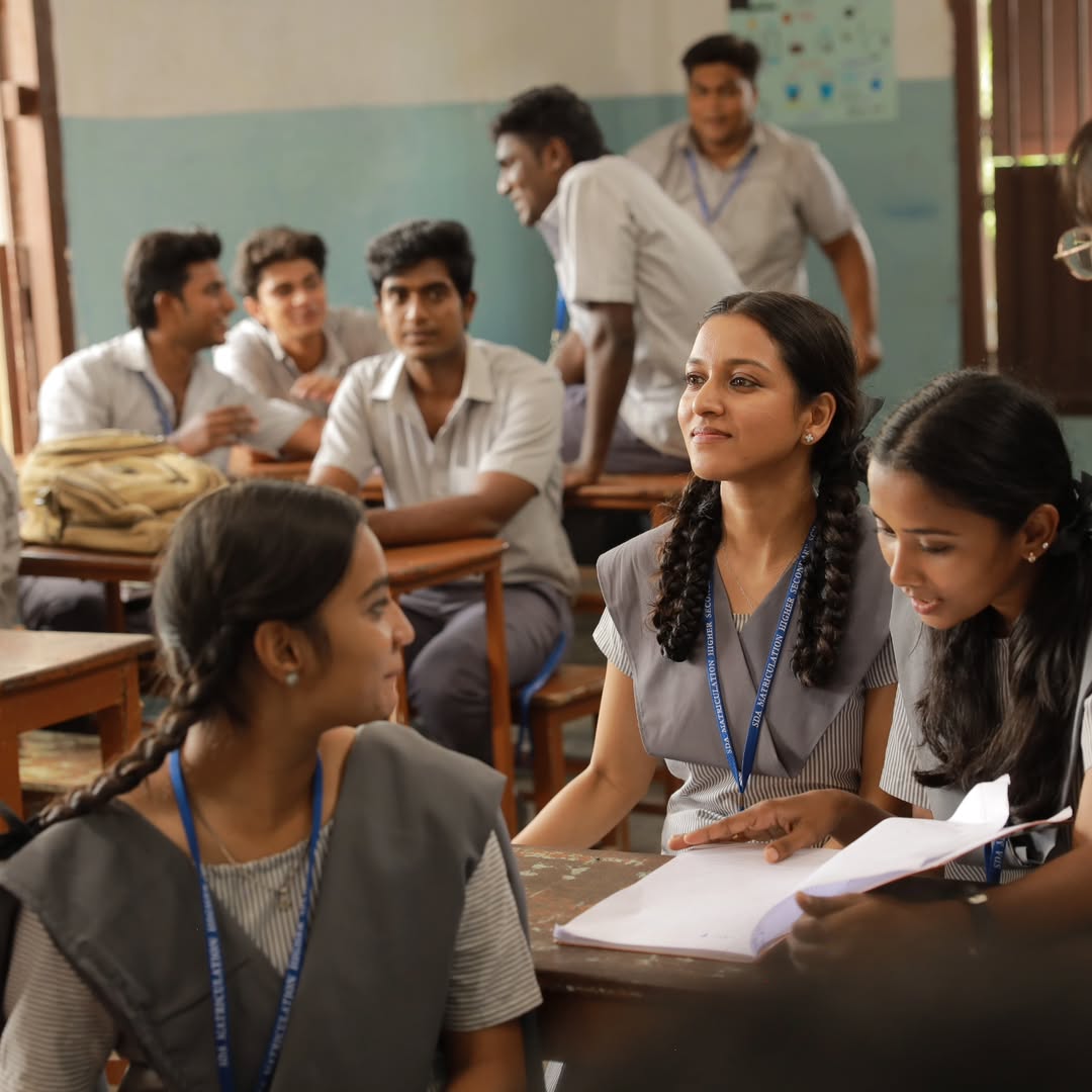 sendil9Oskid's tweet photo. எல்லா பசங்களுக்கும் School படிக்கும்போது கண்டிப்பா ஒரு Muslim பொண்ணு Crush ah இருந்திருப்பாங்க.. எனக்கு #Nilofer மாதிரி சத்யாக்கு #Anisha 😊❤️ #WithLove https://t.co/GKVUQzm2TM