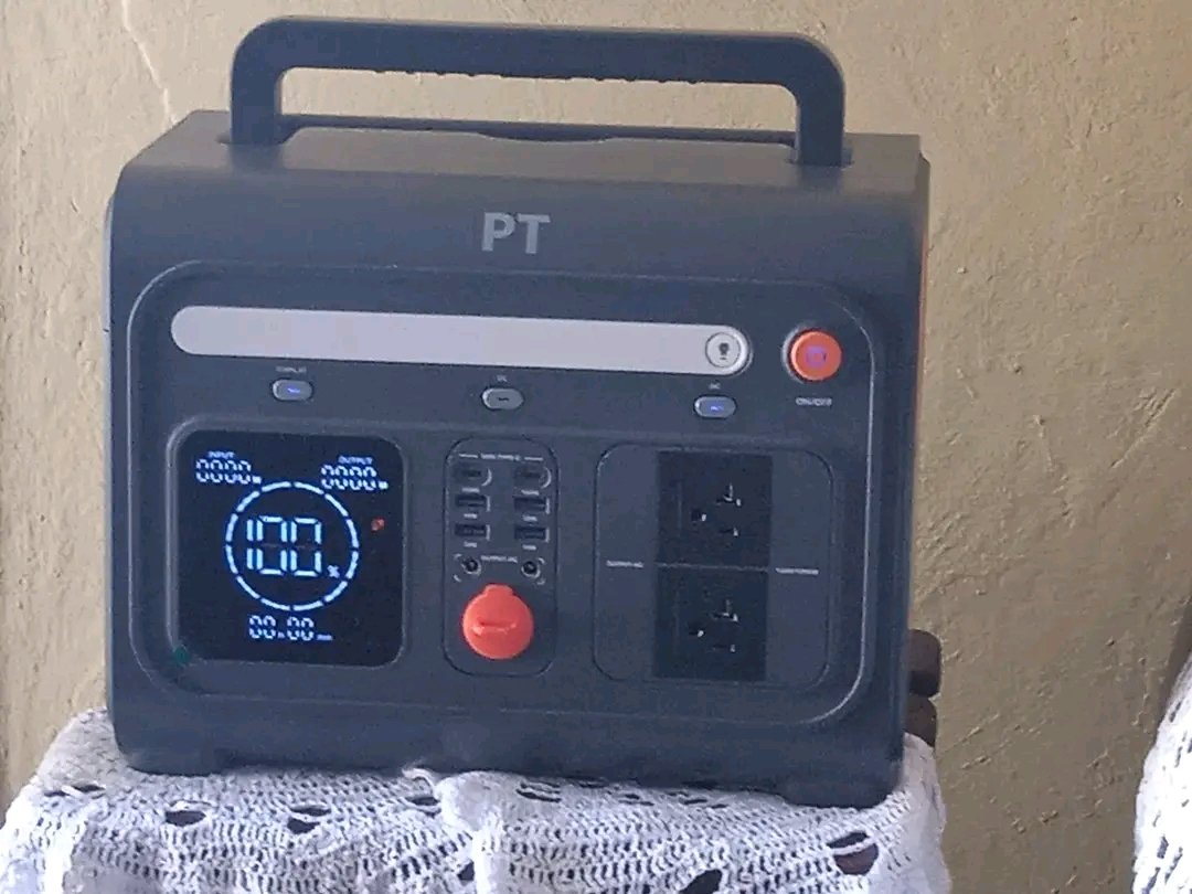 🇨🇺En #Cuba se instalan unos 10 mil Sistemas fotovoltaicos en viviendas donde residen menores con enfermedad crónicas, Héroes de la República,  trabajadores de la Educación, Educación Superior y Salud Pública. 
#CubaEstáFirme 
#MujeresEnRevolución