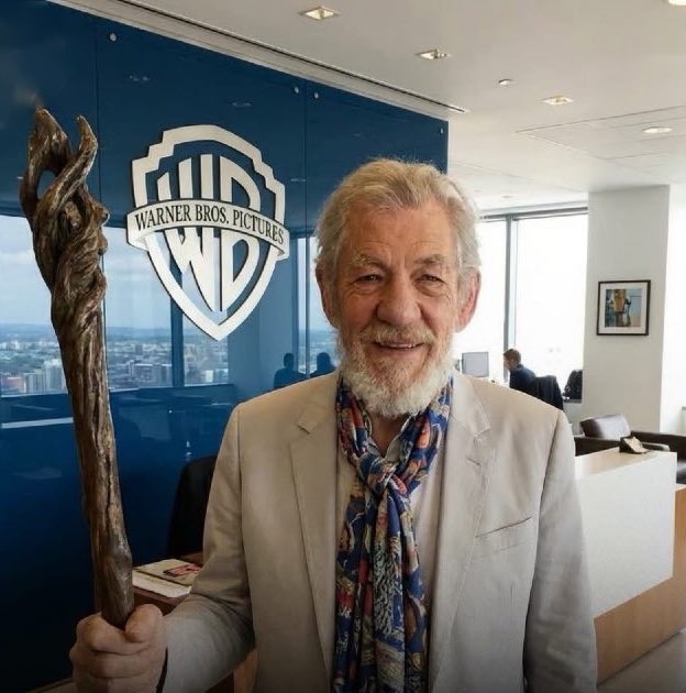 A la edad de 86 años sir Ian McKellen confirma que va a volver como Gandalf en “El Señor de los Anillos: La Caza de Gollum” y dice que va a ponerse de nuevo el gorro puntiagudo y la barba. 🥹💗